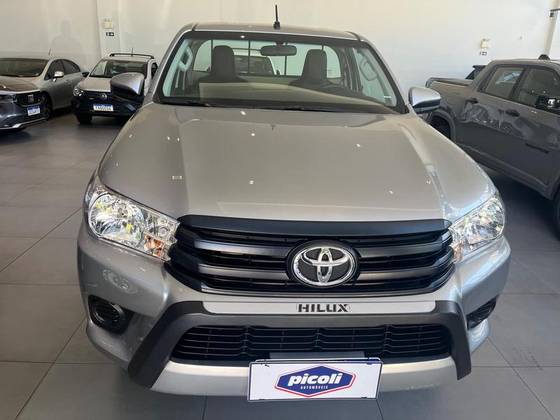 TOYOTA HILUX 2.8 D-4D TURBO DIESEL CS 4X4 MANUAL TOYOTA HILUX 2.8 D-4D TURBO DIESEL CS 4X4 MANUAL